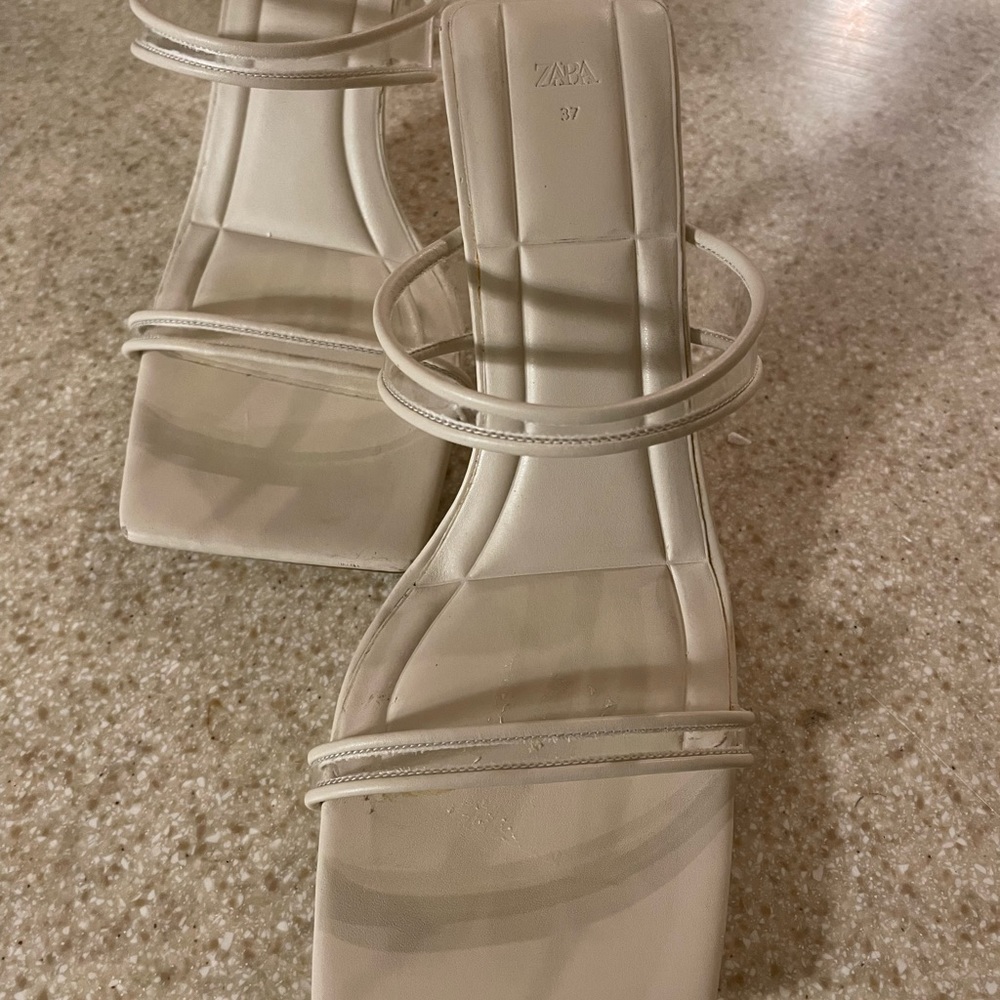 Zara, cream, wore two times. Too big for my narrow foot. Size 6 1/3-Euro 37. - Picture 4 of 10